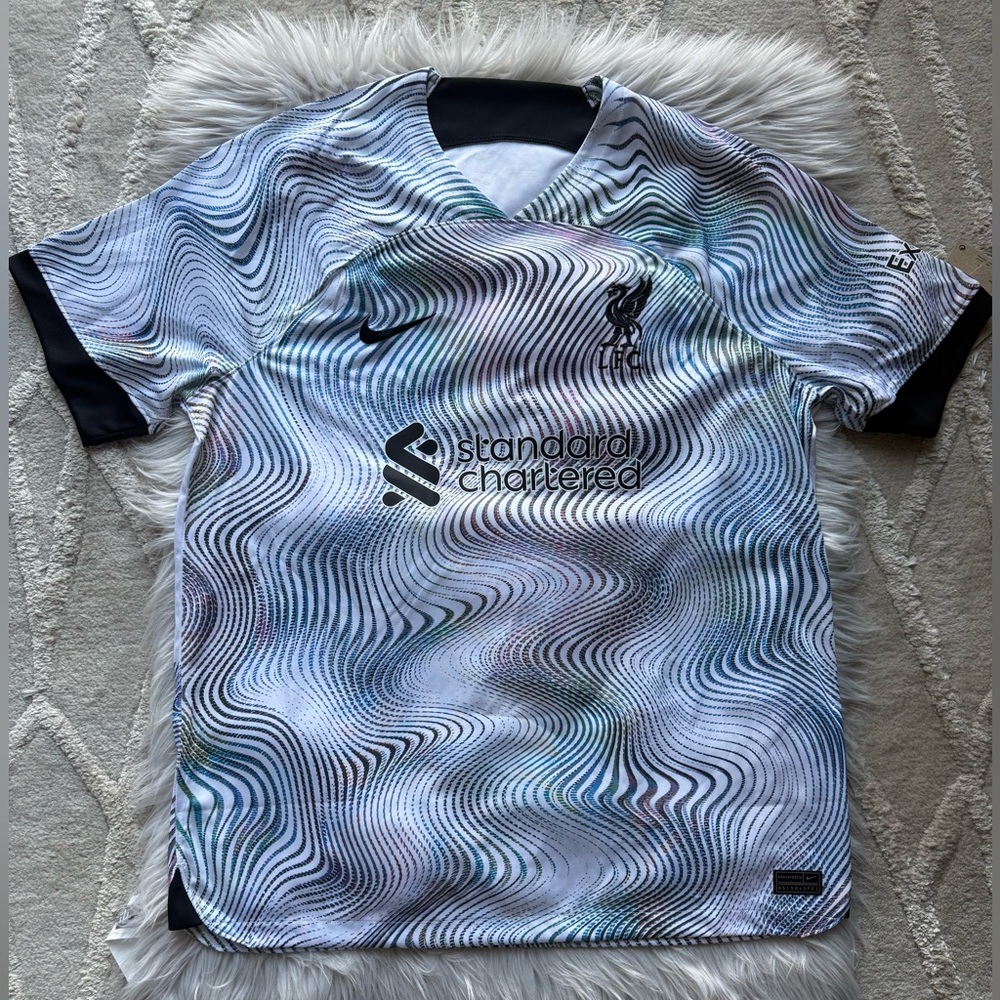 NWT Liverpool Football Club LFC x Nike Official Team Merch